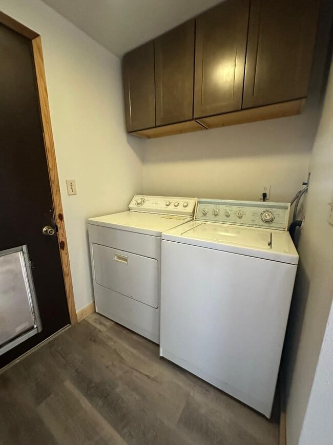 Building Photo - 311 9th St