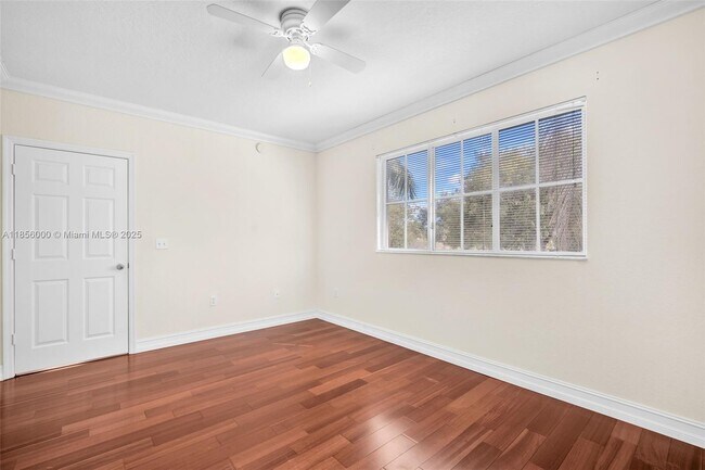 Building Photo - 2532 Centergate Dr