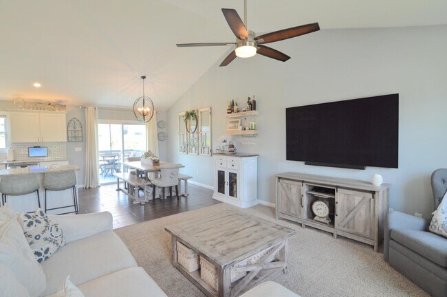 Building Photo - 226 Veneto Dr