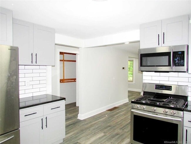 Building Photo - 93 New Harwinton Rd