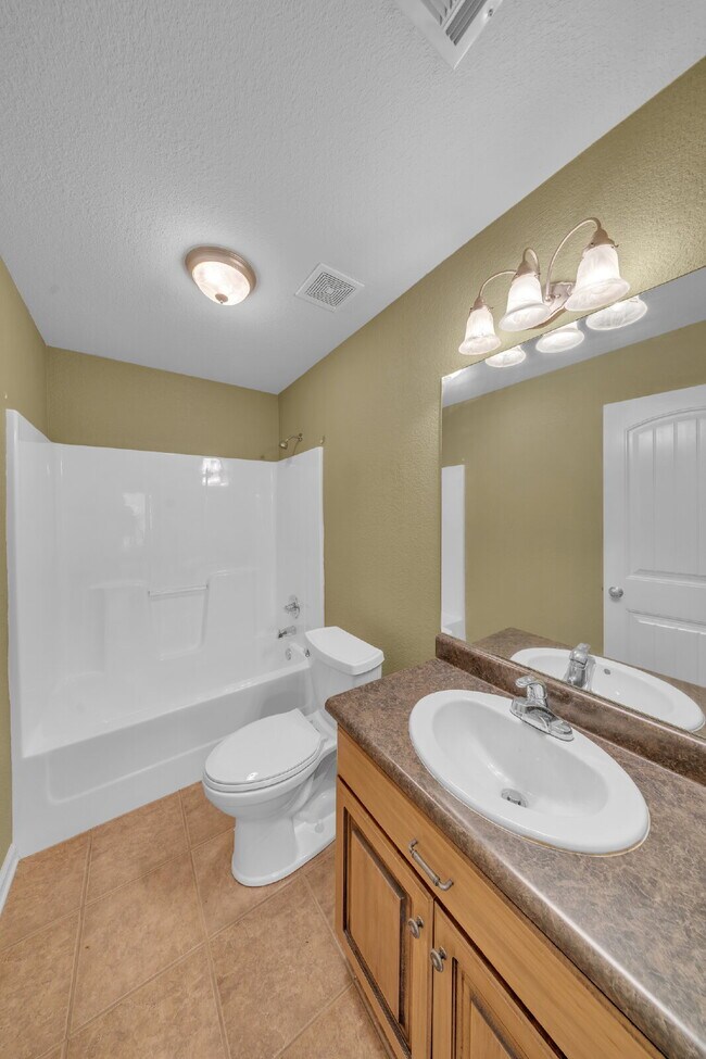 Building Photo - "Charming 3-Bedroom with 2 Full Baths in Valdosta – Perfect Blend of Comfort and Style!"