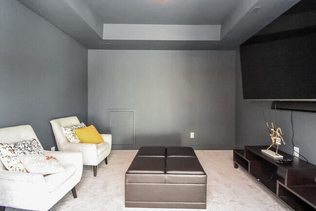 Building Photo - 823 Sarasota Shore Dr