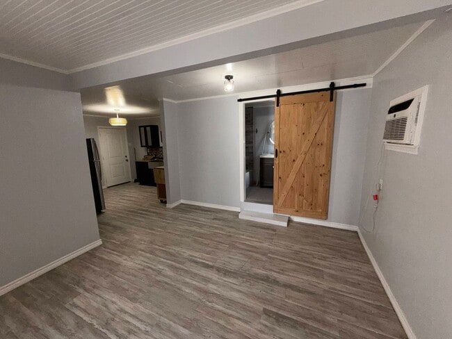 Building Photo - This studio apartment is conveniently located one block from Spohn Shoreline,