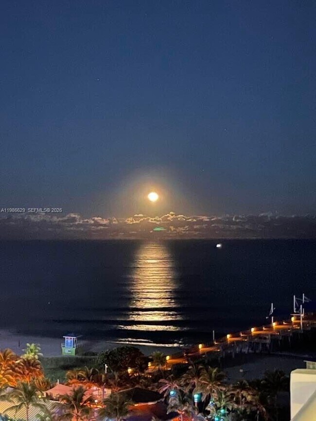 Building Photo - 400 N Riverside Dr