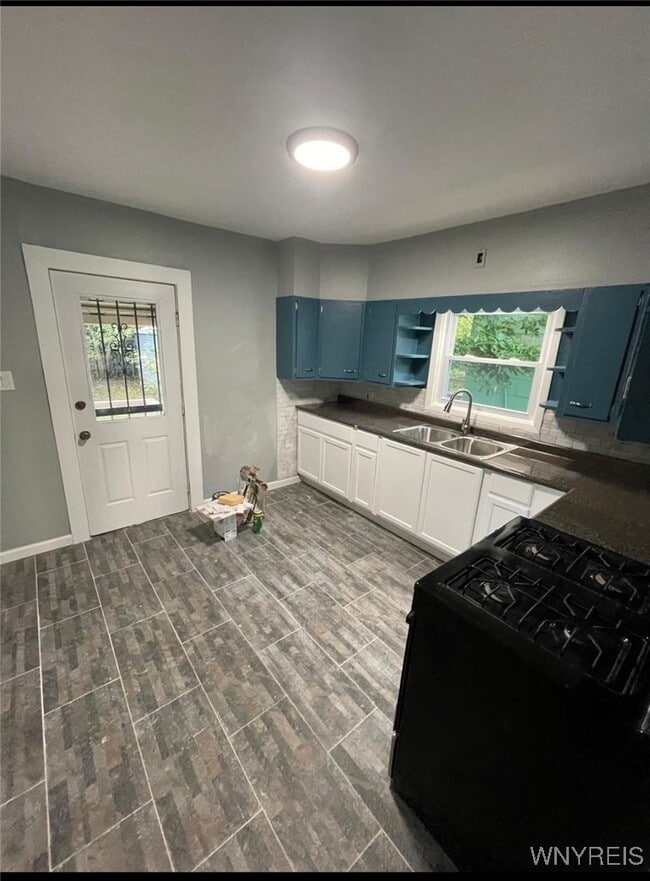 Building Photo - 260 Stevens Ave