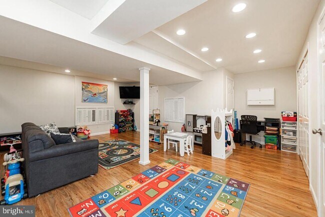 Building Photo - 10 Terry Ct