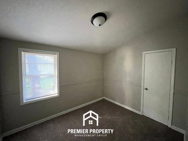 Building Photo - Charming 3BR/1.5BA in 38118 | Vaulted Ceilings, Fireplace & Formal Dining
