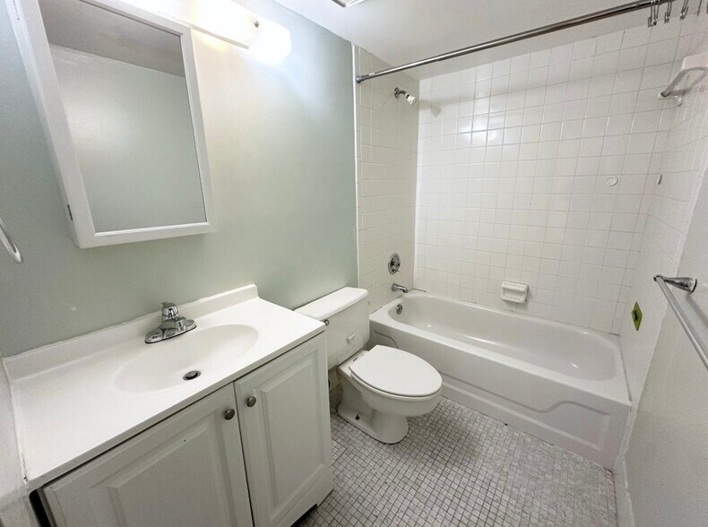 Building Photo - 3103 Spanish Wells Dr
