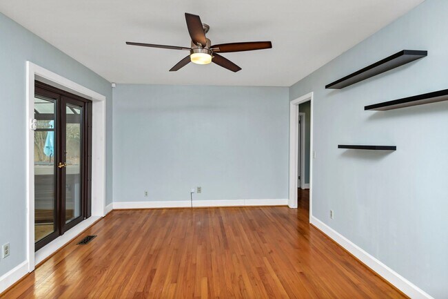 Building Photo - Prime Location! Beautiful Home Only Minutes to The Vista & Downtown