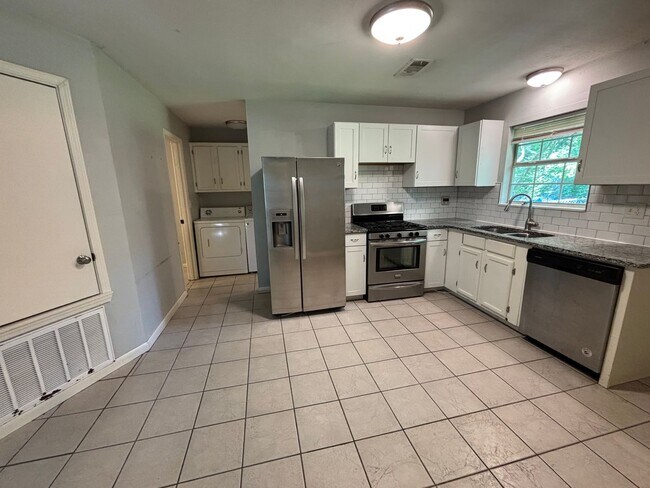 Building Photo - 6450-6462 W Nicole Ln
