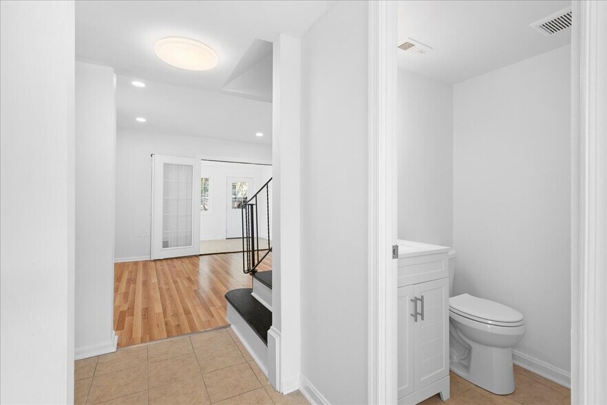 Building Photo - 239 Nottoway St SE