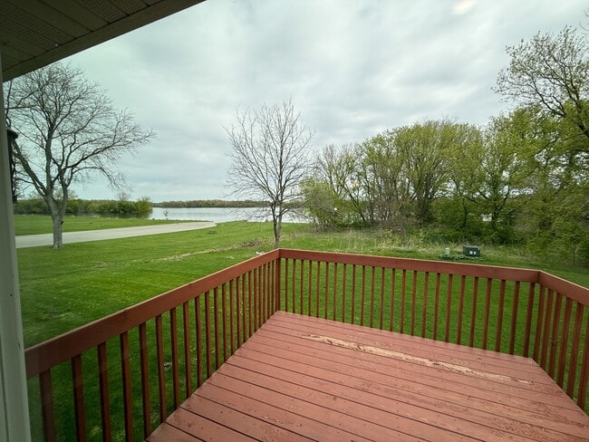 Building Photo - 930 Waters Edge Ct
