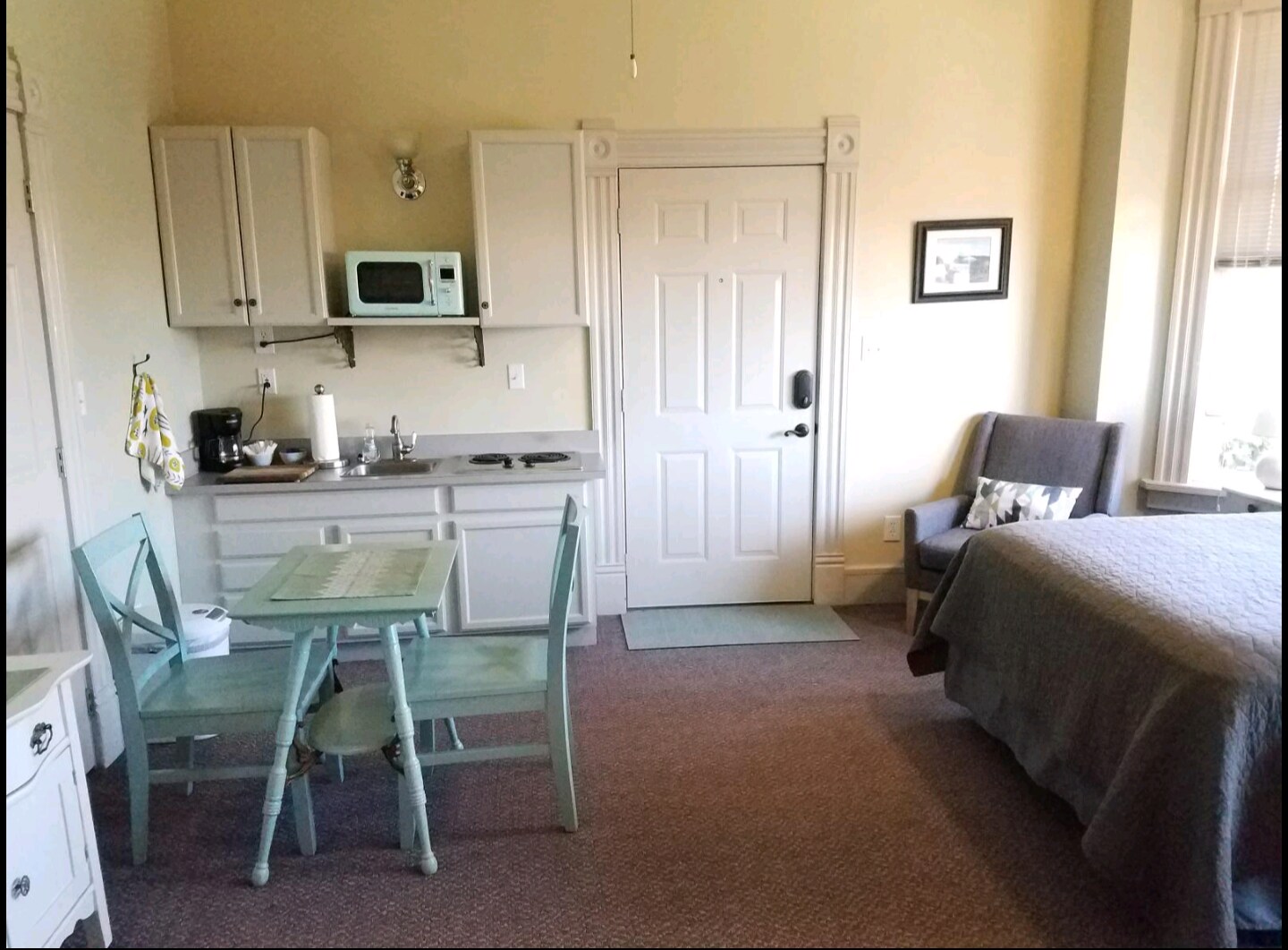 Building Photo - 1910 S G St