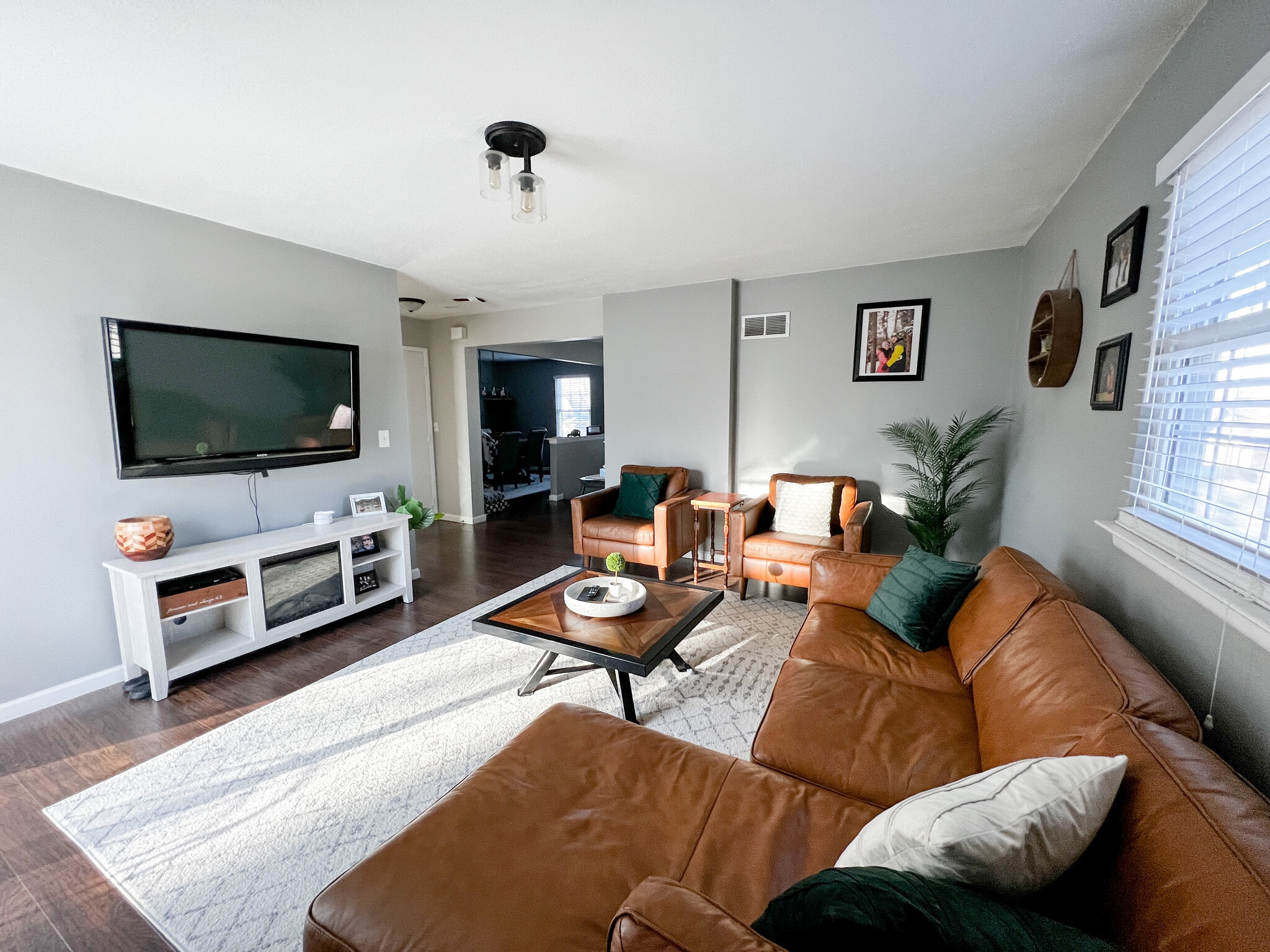 Building Photo - 323 SE Melody Ln