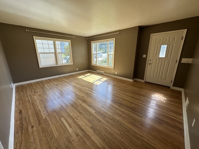 Building Photo - 1376 Darling St