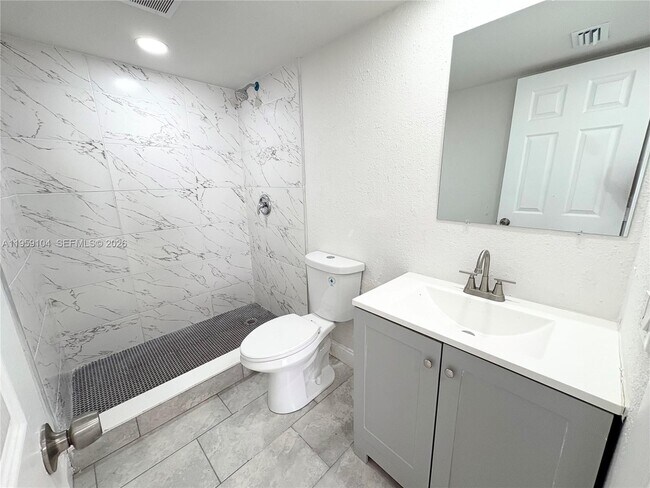 Building Photo - 4119 Woodside Dr