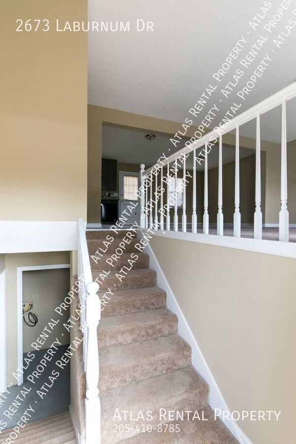Building Photo - 2673 Laburnum Dr