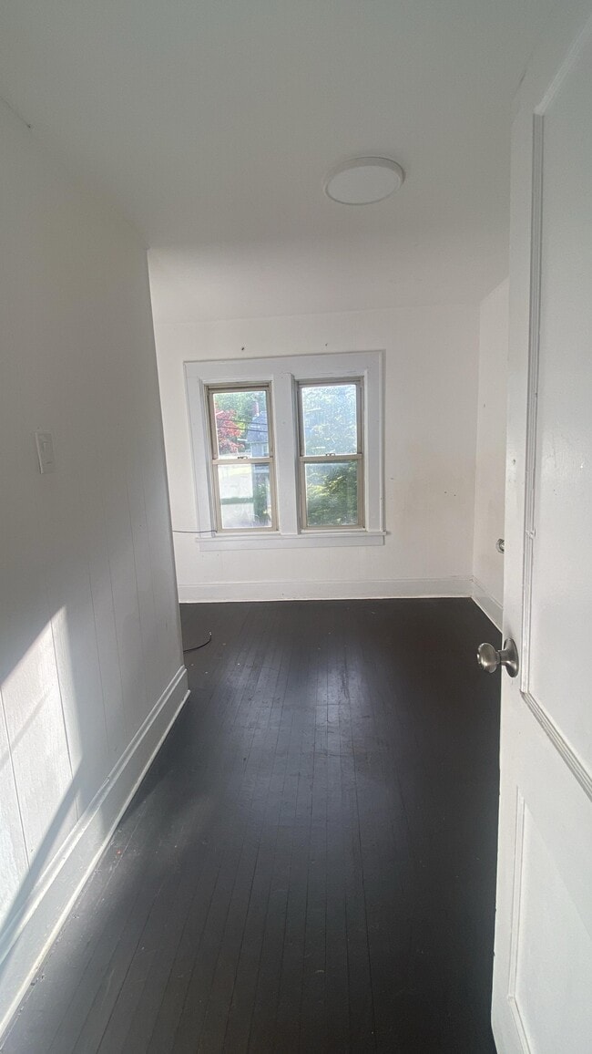 Building Photo - 146 Pleasant St Ext