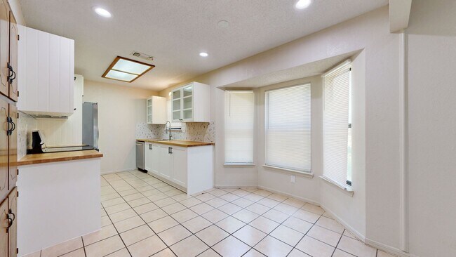 Building Photo - 2603 Lu Cir