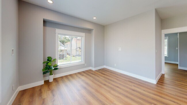 Building Photo - 5BR Townhome in Fort Sanders | Walk to UTK