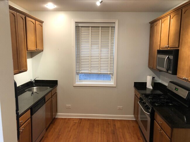 Building Photo - 4849 N Wolcott Ave