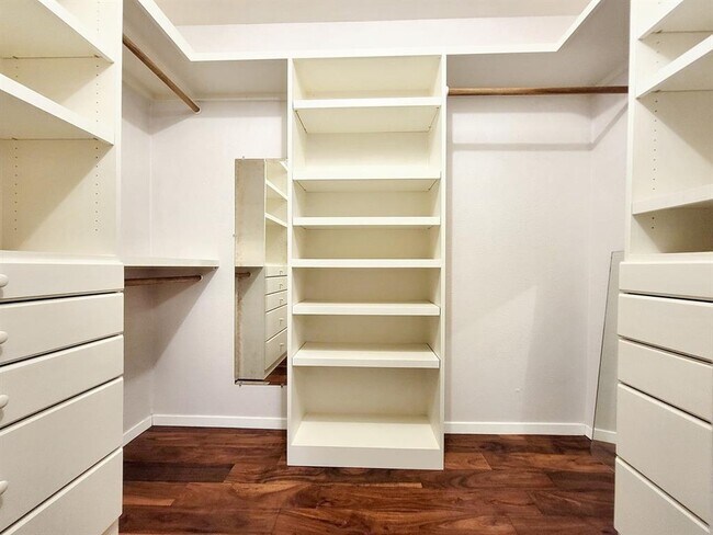 Building Photo - 9503 Quail Village Ln