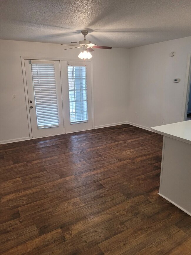 Building Photo - Where Comfort Meets Convenience!