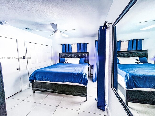 Building Photo - 4420 NW 30th Ct