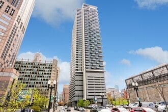 Building Photo - 235 W Van Buren St
