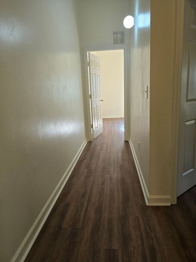 Building Photo - P735