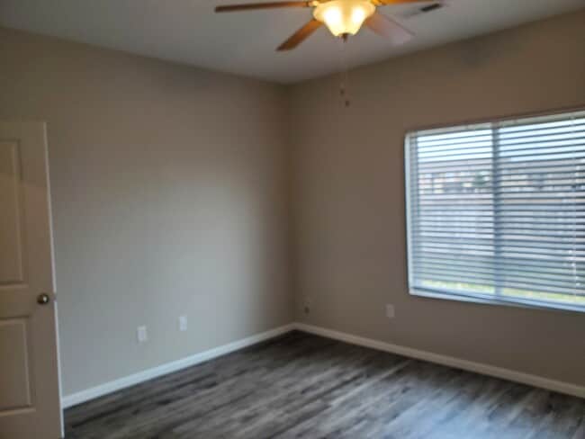 Building Photo - 420 S Longbranch Dr