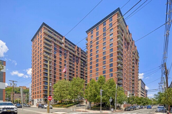Building Photo - 700 1st St
