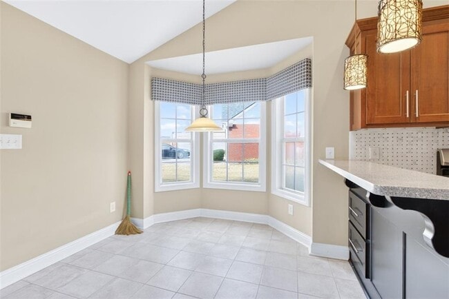 Building Photo - 135 Saltcreek Point NE