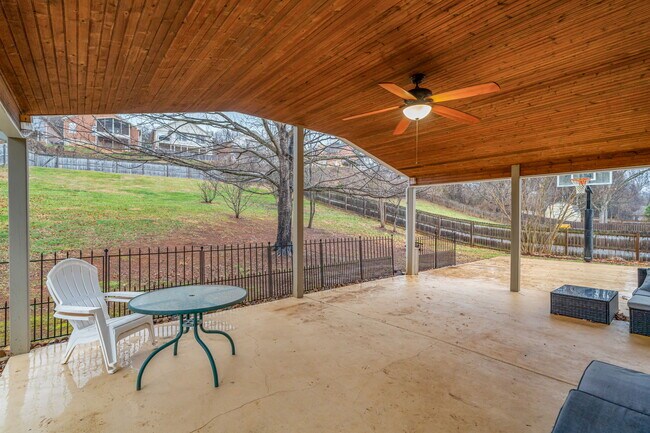 Building Photo - 8815 Brucewood Ln