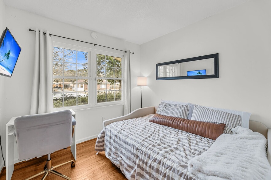 Building Photo - 1417 Rainbow Rd