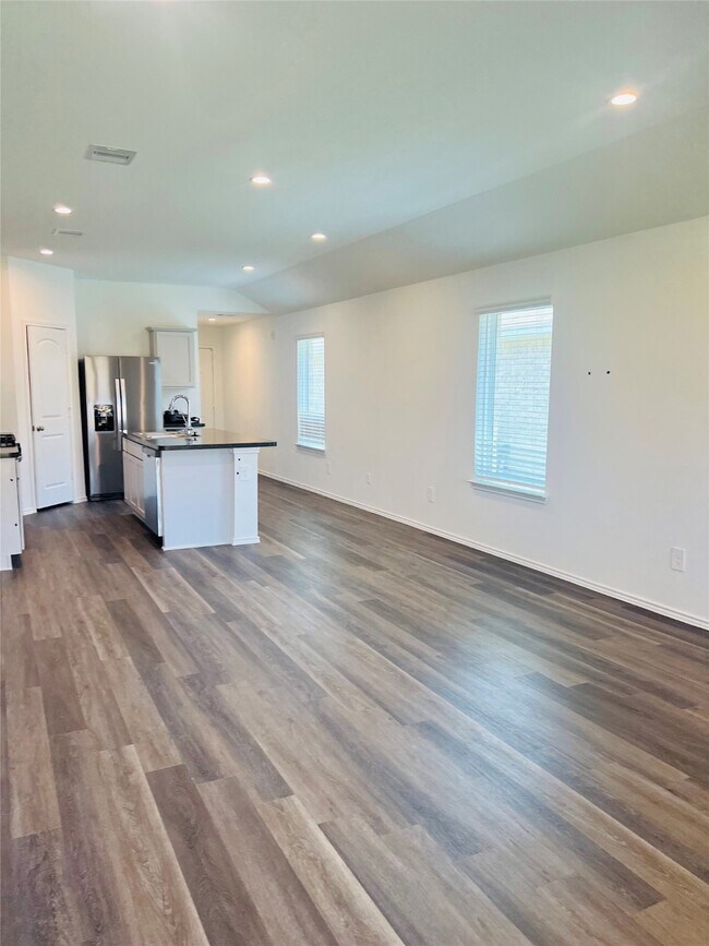 Building Photo - 5215 Mossdale Blf Ln