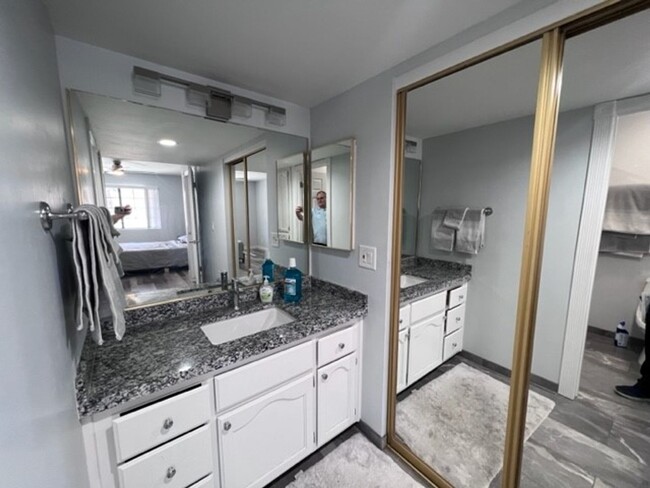 Building Photo - 1BR Furnished Recent Remodeled!!