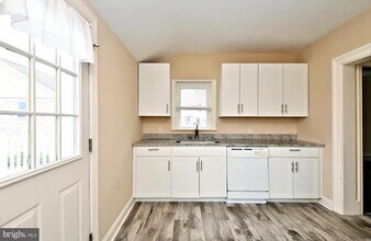 Building Photo - 3232 Ridge Pike