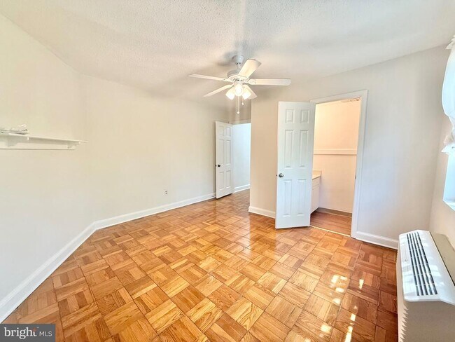 Building Photo - 1706 W Abingdon Dr