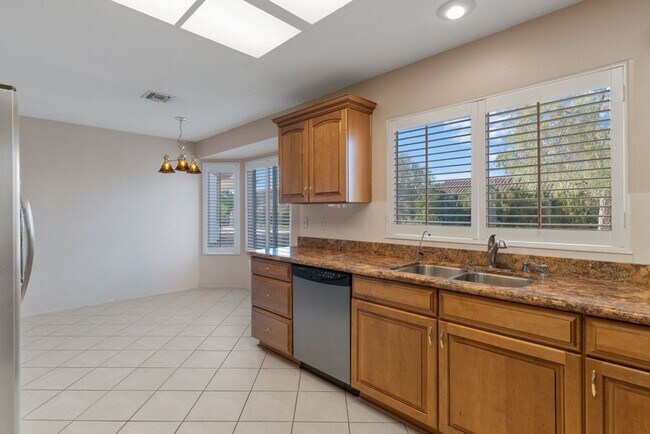 Building Photo - Gorgeous 2 Bed 2 Bath Single Story home in...
