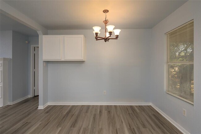 Building Photo - 2401 Haven Dr