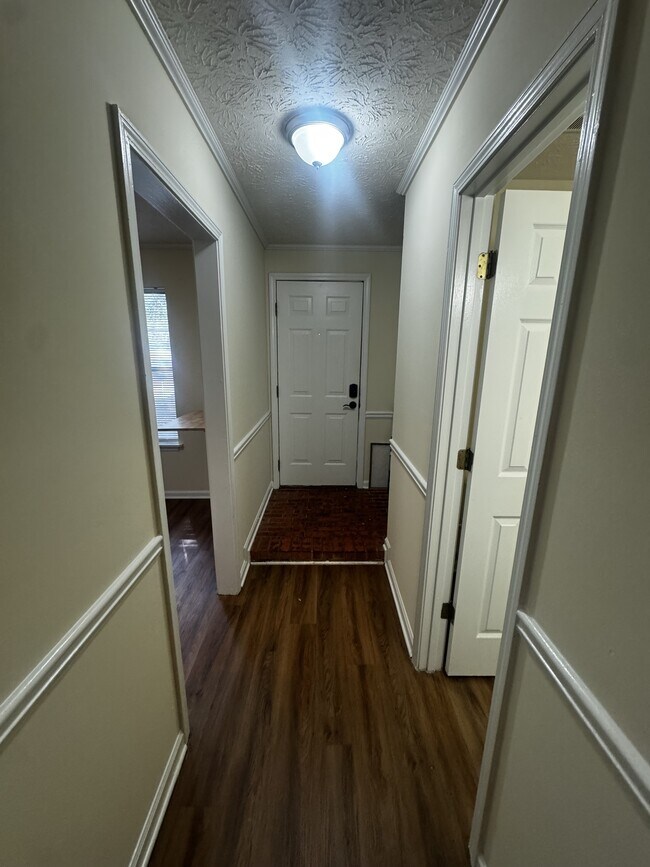 Building Photo - 482 Huntington Road