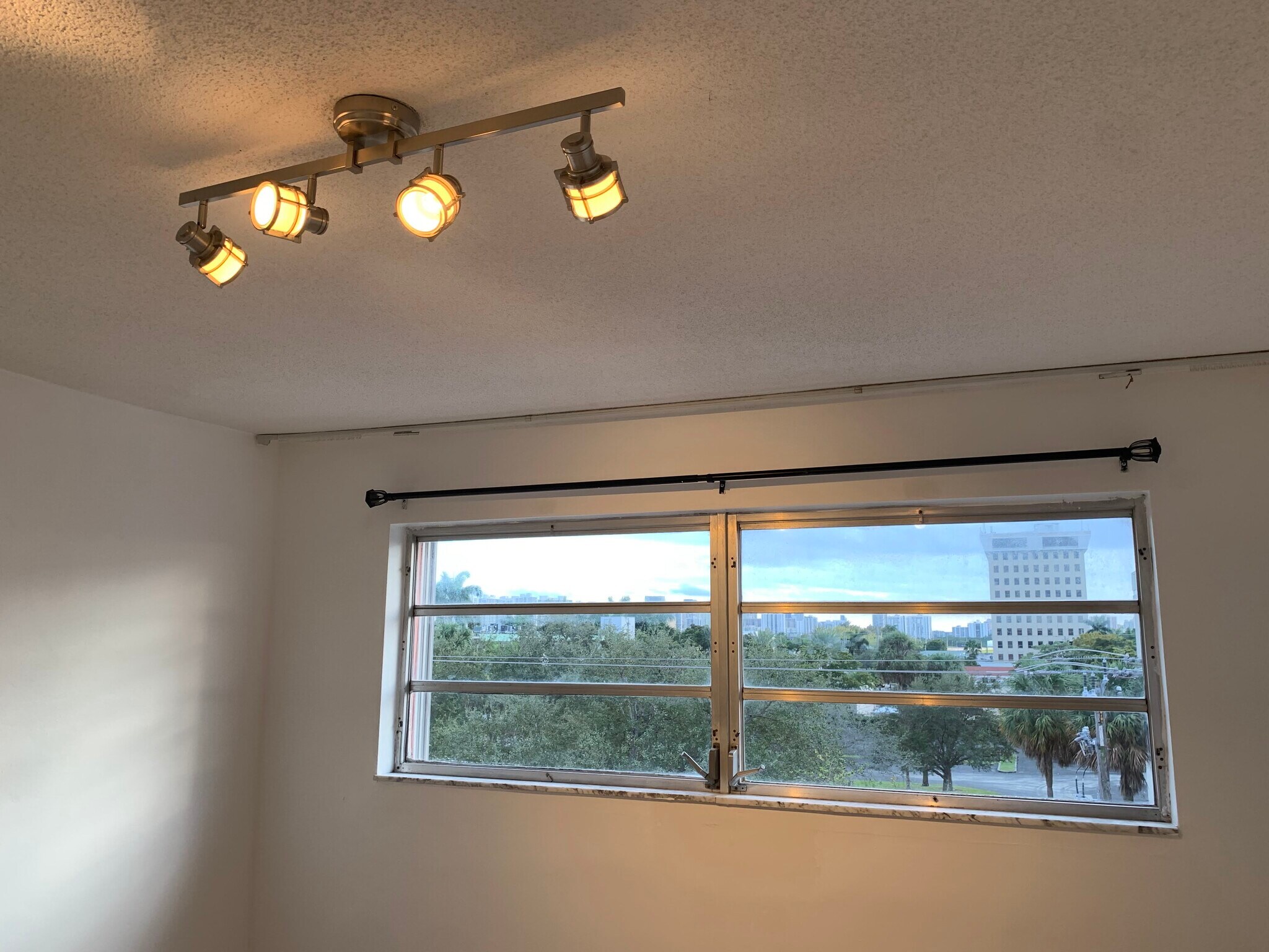 Building Photo - 180 NE 12th Ave