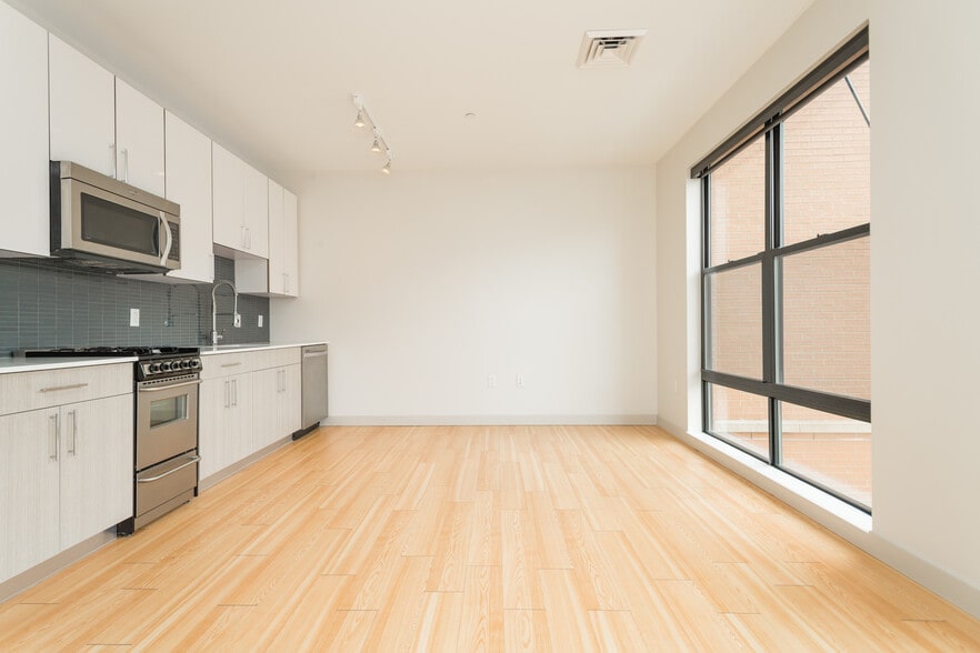 Building Photo - 320 D St