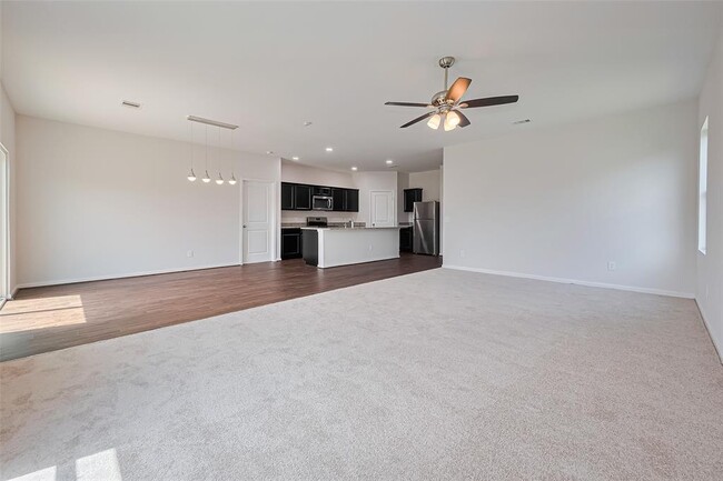 Building Photo - 1025 Banyon Tree Ln