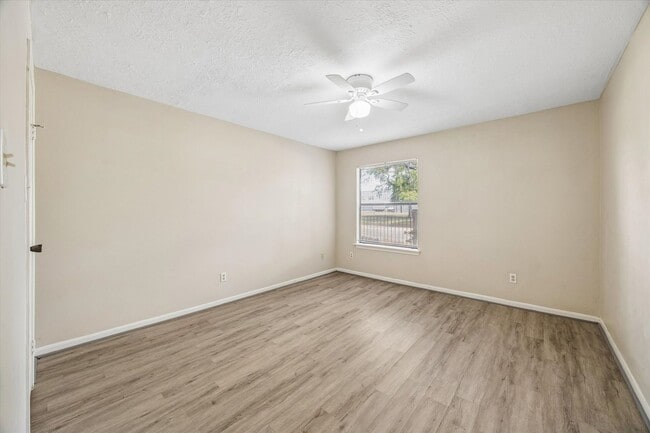 Building Photo - 12755 Mill Ridge Dr