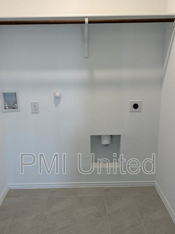 Building Photo - 1361 Plum Rd