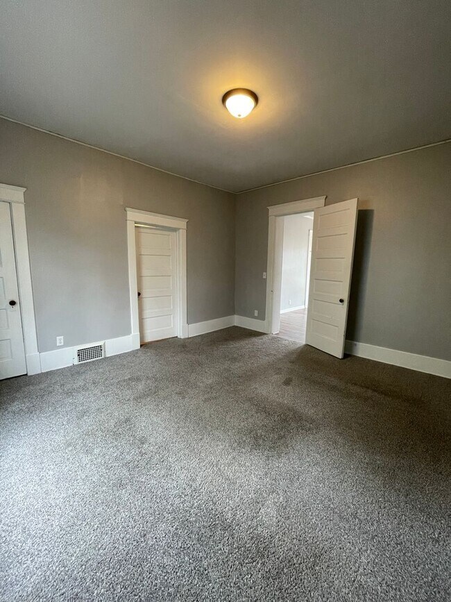 Building Photo - 901 Merchant St