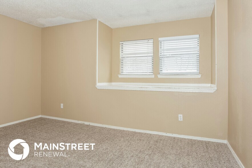 Building Photo - 9313 S Land Ave