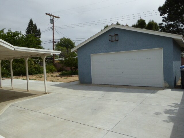 Building Photo - COMING SOON! Beautifully Remodeled Single-...